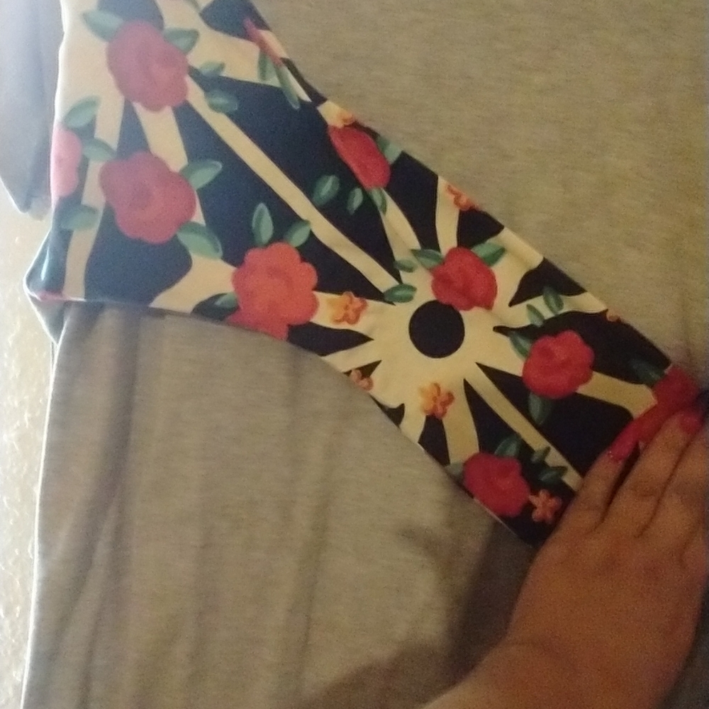 Lularoe 2XL Randy T - Picture 2 of 3